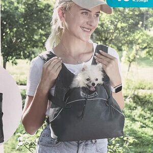 OUTWARD HOUND Dog Carrier w/Harness Clips